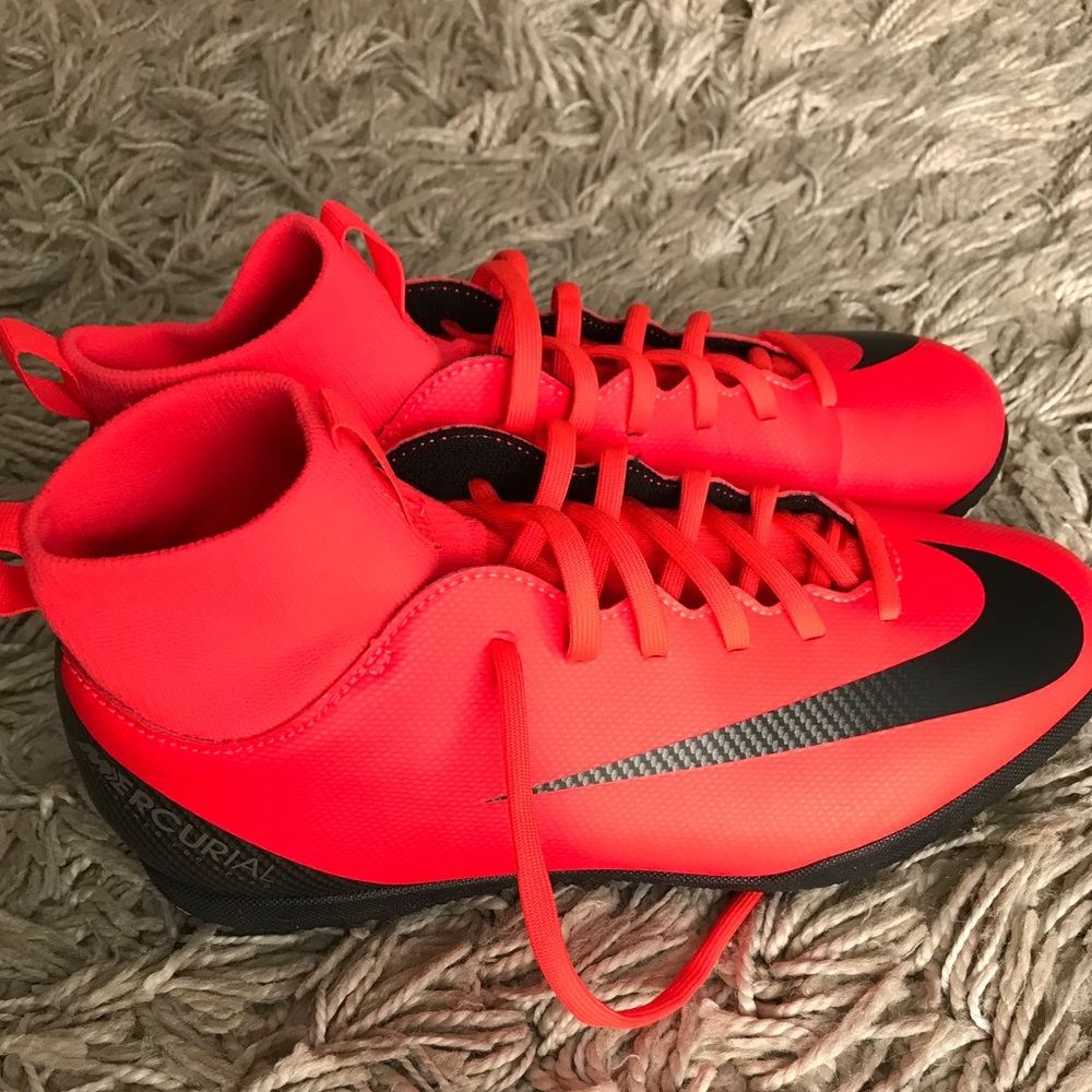 NEW!!! Kid Nike soccer cleats turf ⚽️